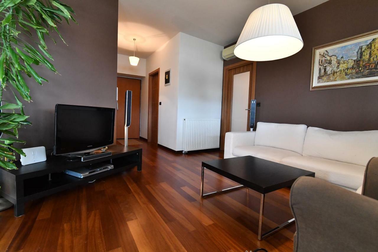 City Penthouse Vita Pula Exteriör bild